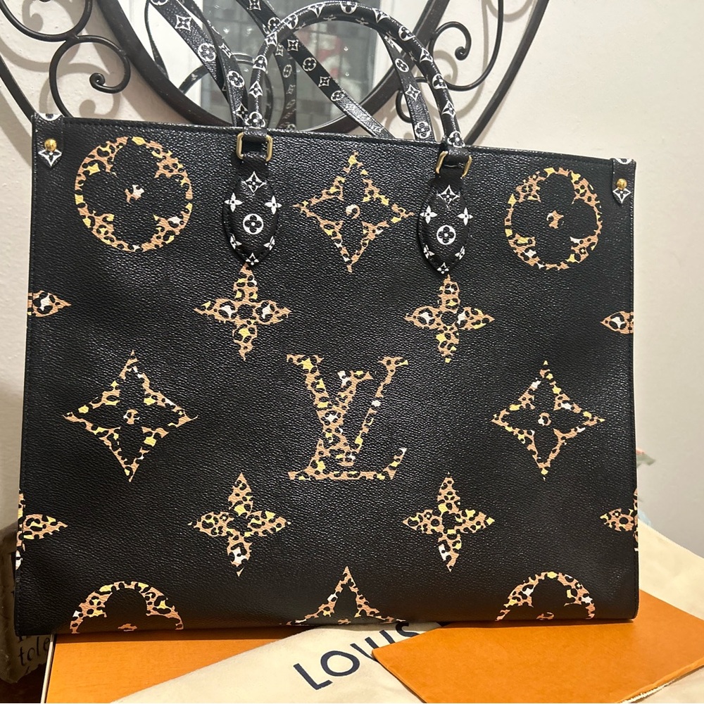LOUIS VUITTON Black & Caramel Monogram Giant Jungle Canvas Onthego GM Bag LE